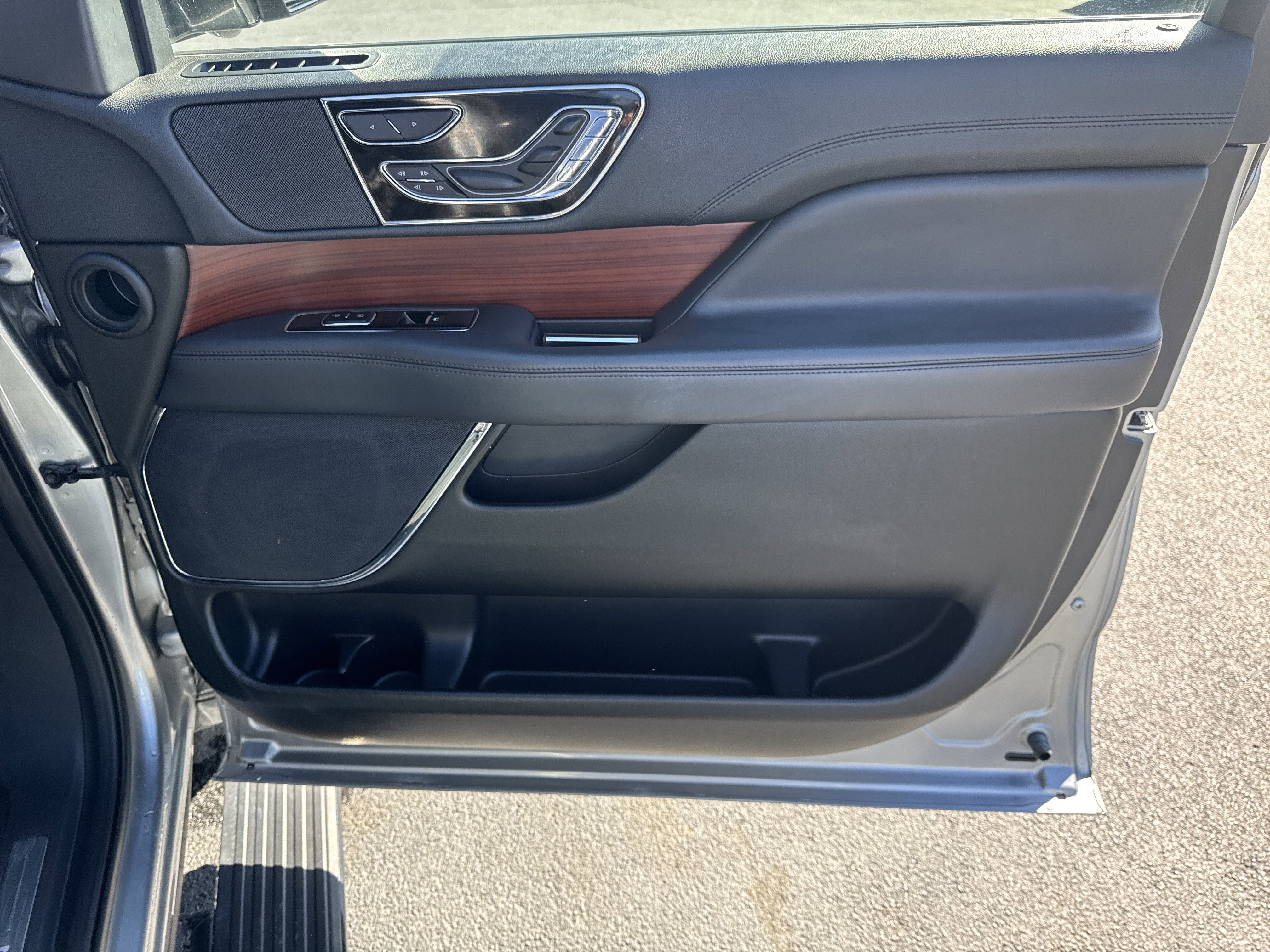 Used 2023 Lincoln Navigator Reserve image 41