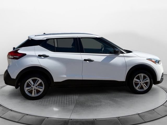 Used 2019 Nissan Kicks S FWD image 2