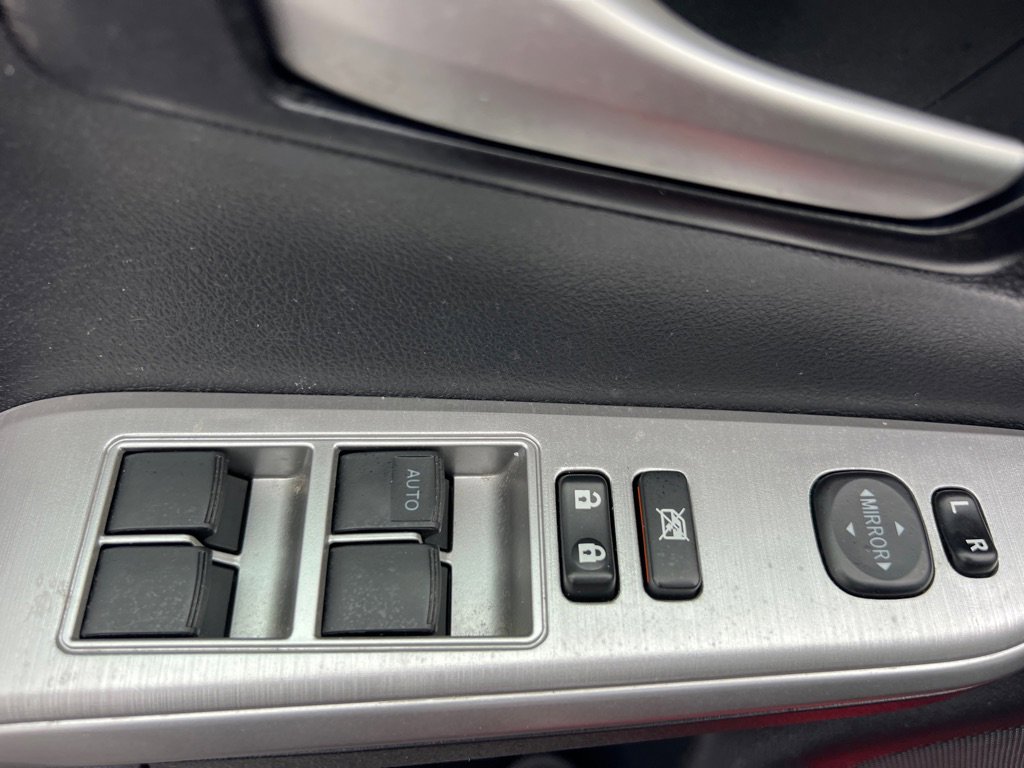 Used 2014 Toyota Camry L image 25