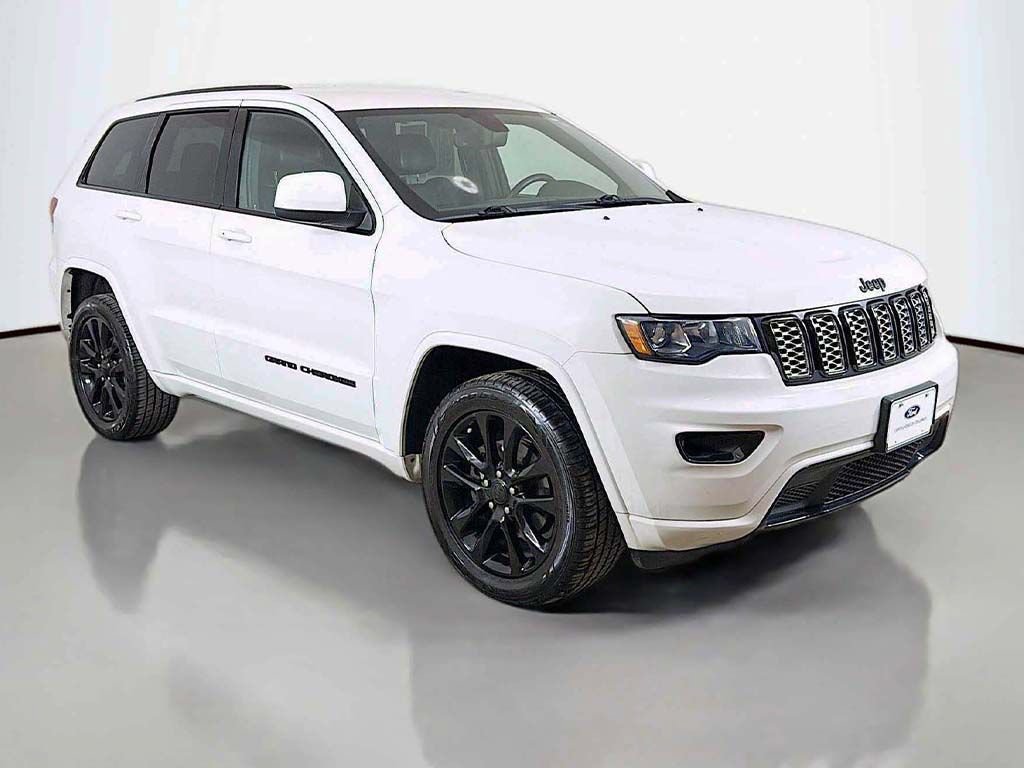 Used 2018 Jeep Grand Cherokee Altitude AWD/4WD image 39