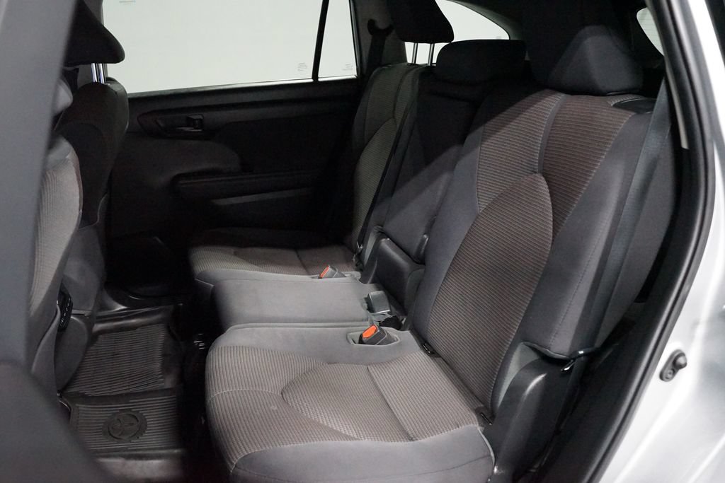 Used 2023 Toyota Highlander L FWD image 27