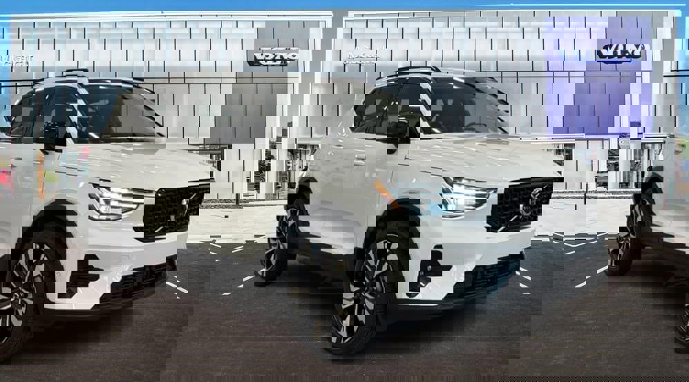 Used 2026 Volvo XC40 B5 Ultra w/ Protection Package Premier