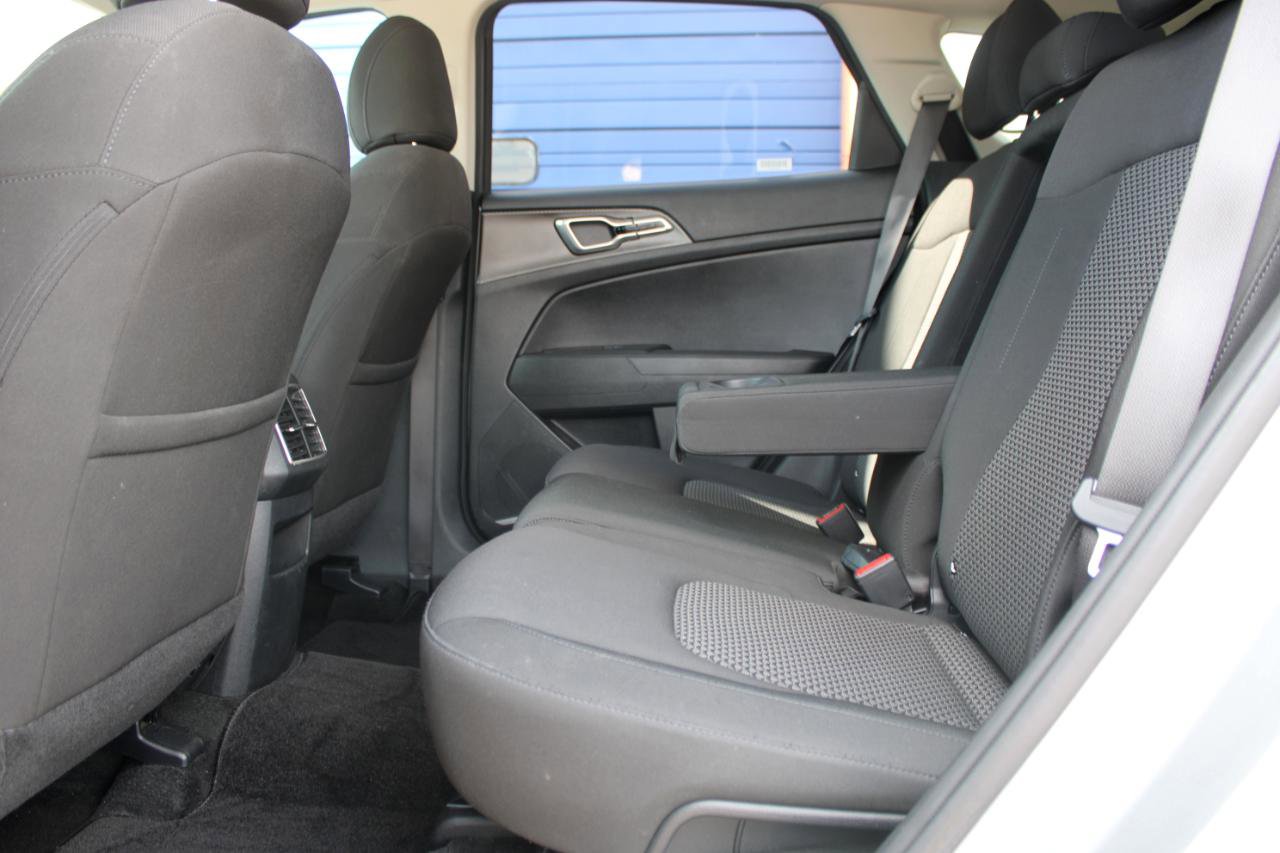 Used 2024 Kia Sportage LX image 34