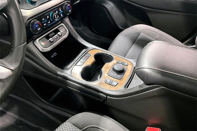 Used 2023 GMC Acadia SLE w/ LPO, Black Accent Package image 18