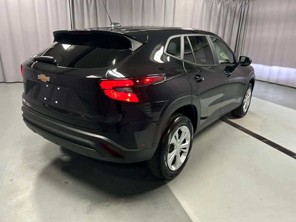 Used 2025 Chevrolet Trax LS FWD image 7