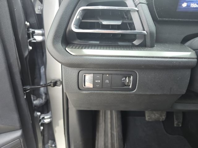 Used 2025 Chevrolet Traverse LT FWD image 28