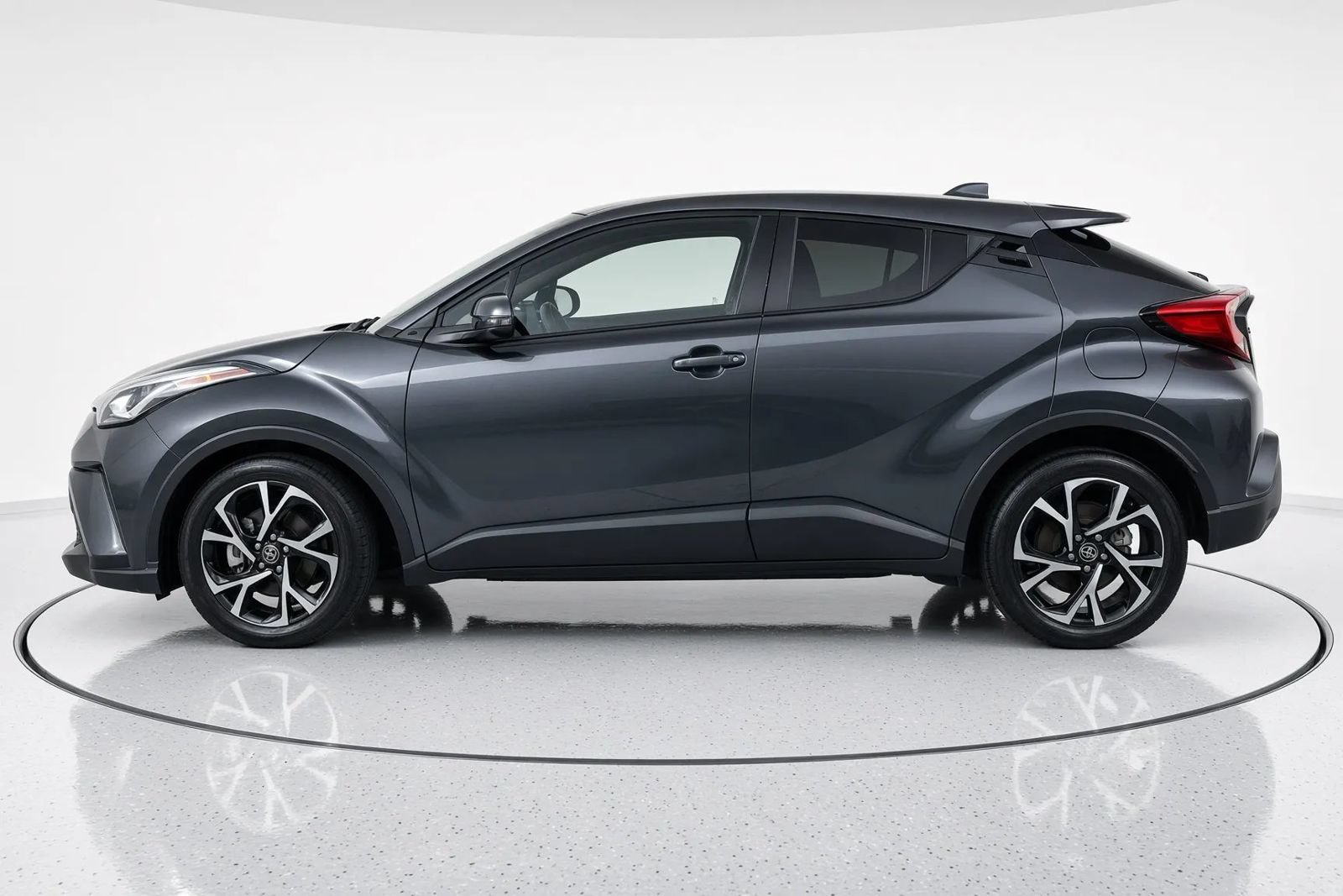 Used 2021 Toyota C-HR XLE FWD image 4