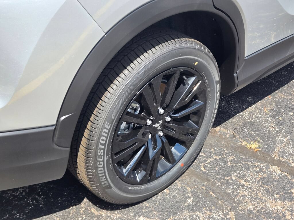 New 2026 Mitsubishi Eclipse Cross LE AWD/4WD image 9