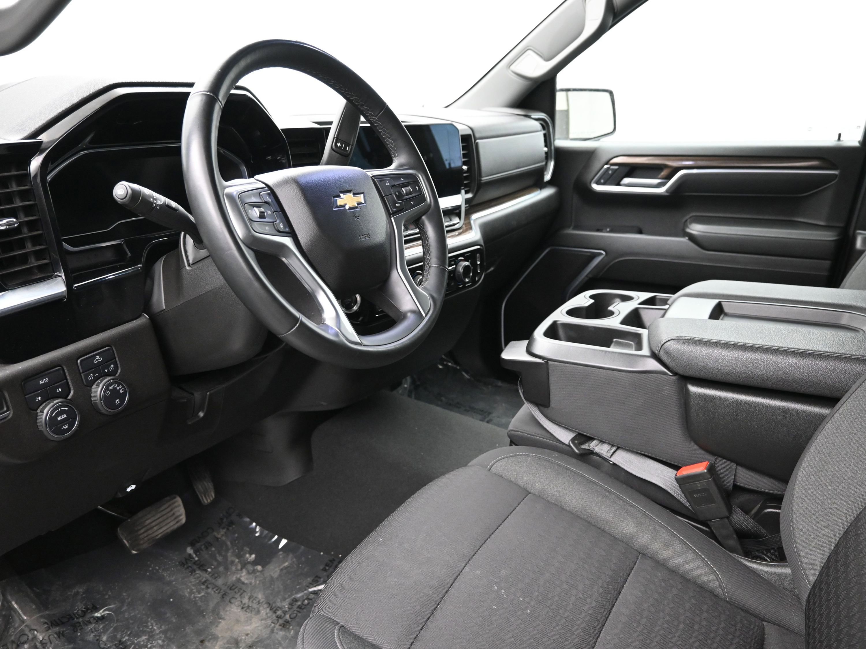 Used 2025 Chevrolet Silverado 1500 LT image 10