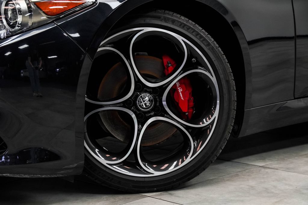 Used 2023 Alfa Romeo Giulia Veloce RWD image 3
