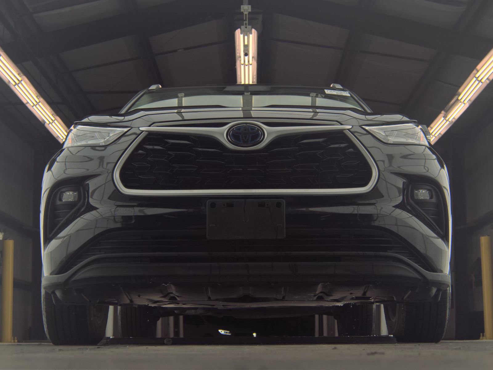 Used 2022 Toyota Highlander XLE image 3