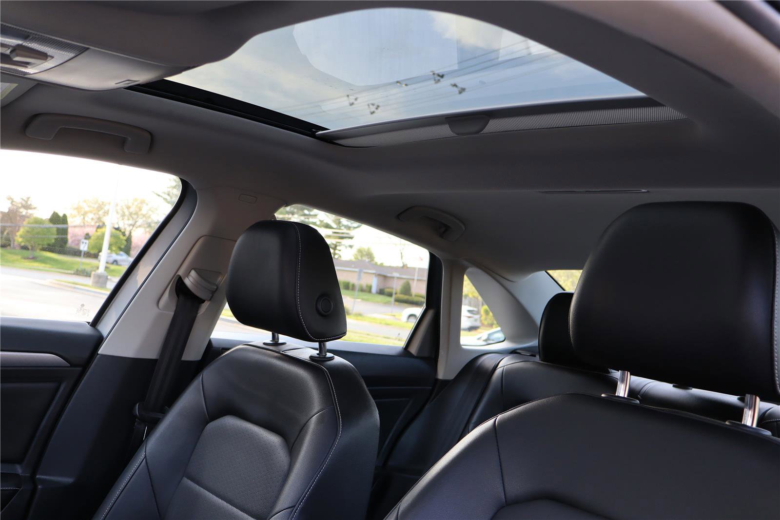 Used 2022 Volkswagen Jetta SE image 23