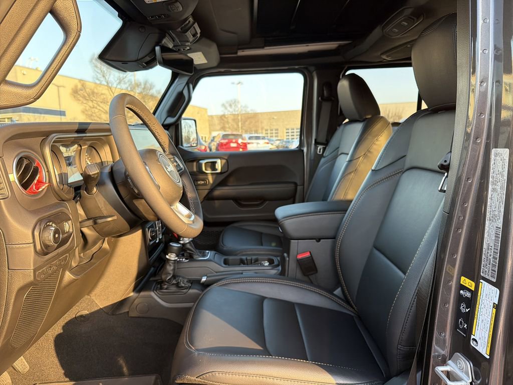 Used 2026 Jeep Wrangler Sahara image 11