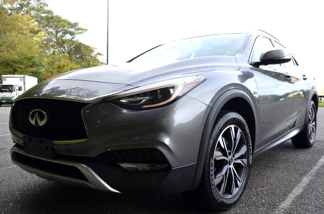 Used 2017 INFINITI QX30 Premium w/ Navigation Package AWD/4WD image 2