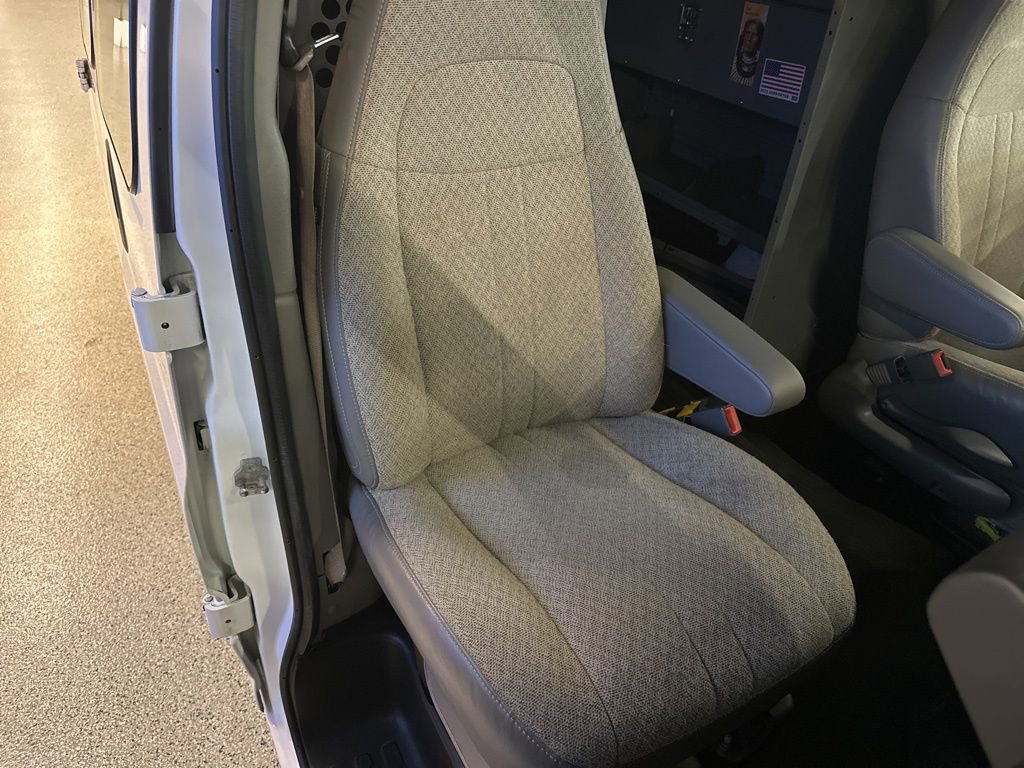 Used 2018 Chevrolet Express 2500 image 8