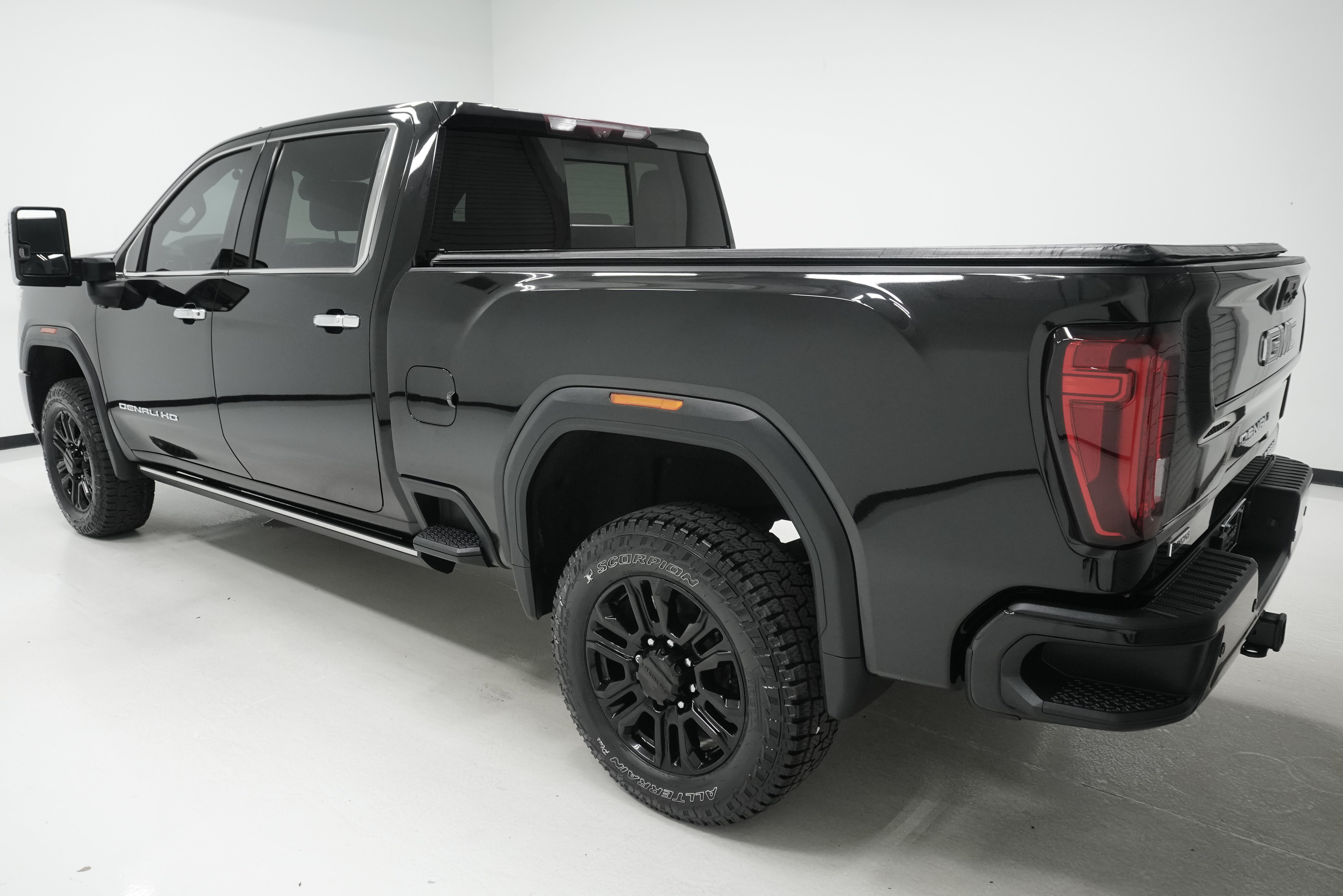Used 2022 GMC Sierra 3500 Denali w/ Denali Black Diamond Edition AWD/4WD image 5