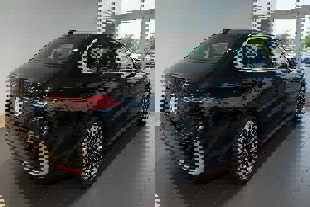 Used 2026 BMW 530i xDrive w/ Premium Package AWD/4WD image 5