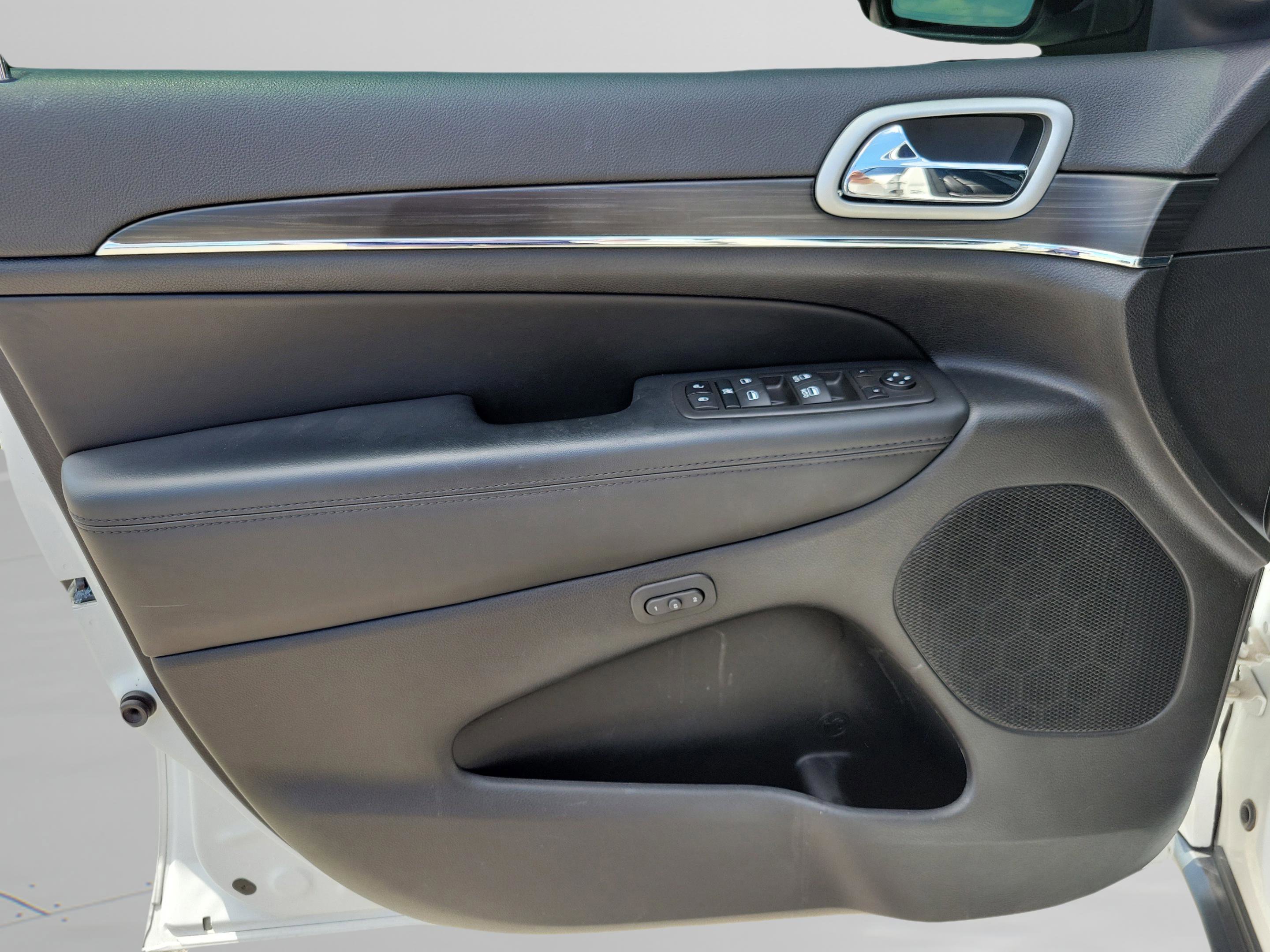 Used 2022 Jeep Grand Cherokee Limited w/ Trailer Tow Group IV image 17