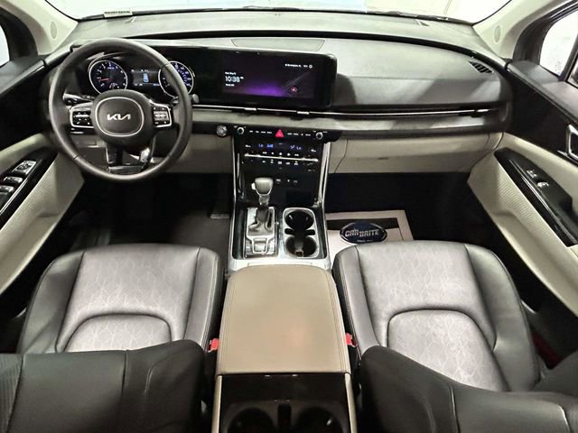 Used 2024 Kia Carnival EX FWD image 10