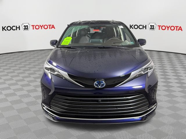 Used 2024 Toyota Sienna Platinum AWD/4WD image 2