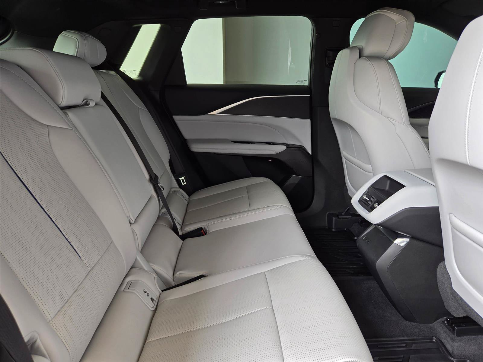 New 2026 Cadillac Lyriq Premium Luxury AWD/4WD image 29
