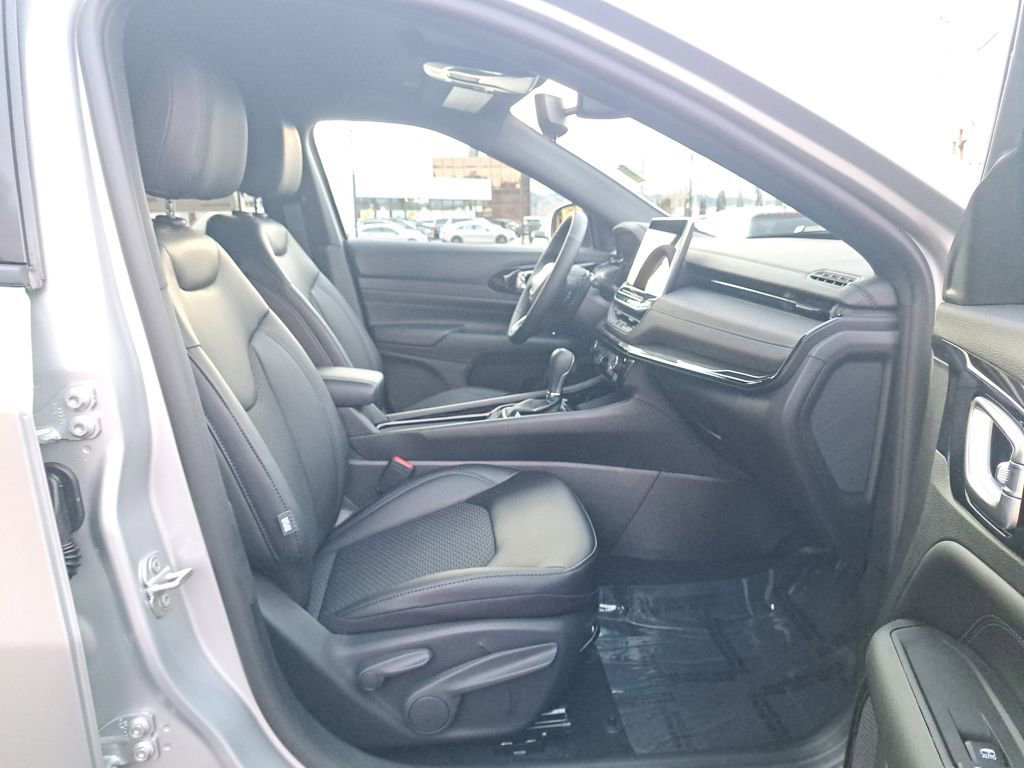 New 2026 Jeep Compass Latitude image 17