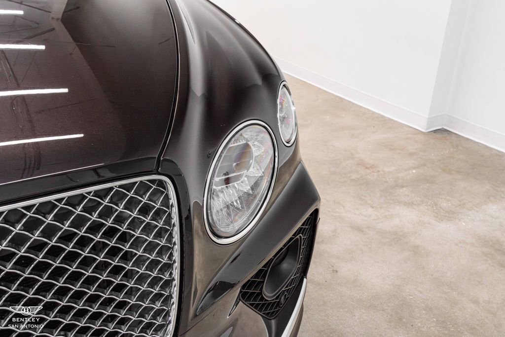 Used 2021 Bentley Bentayga AWD/4WD image 12