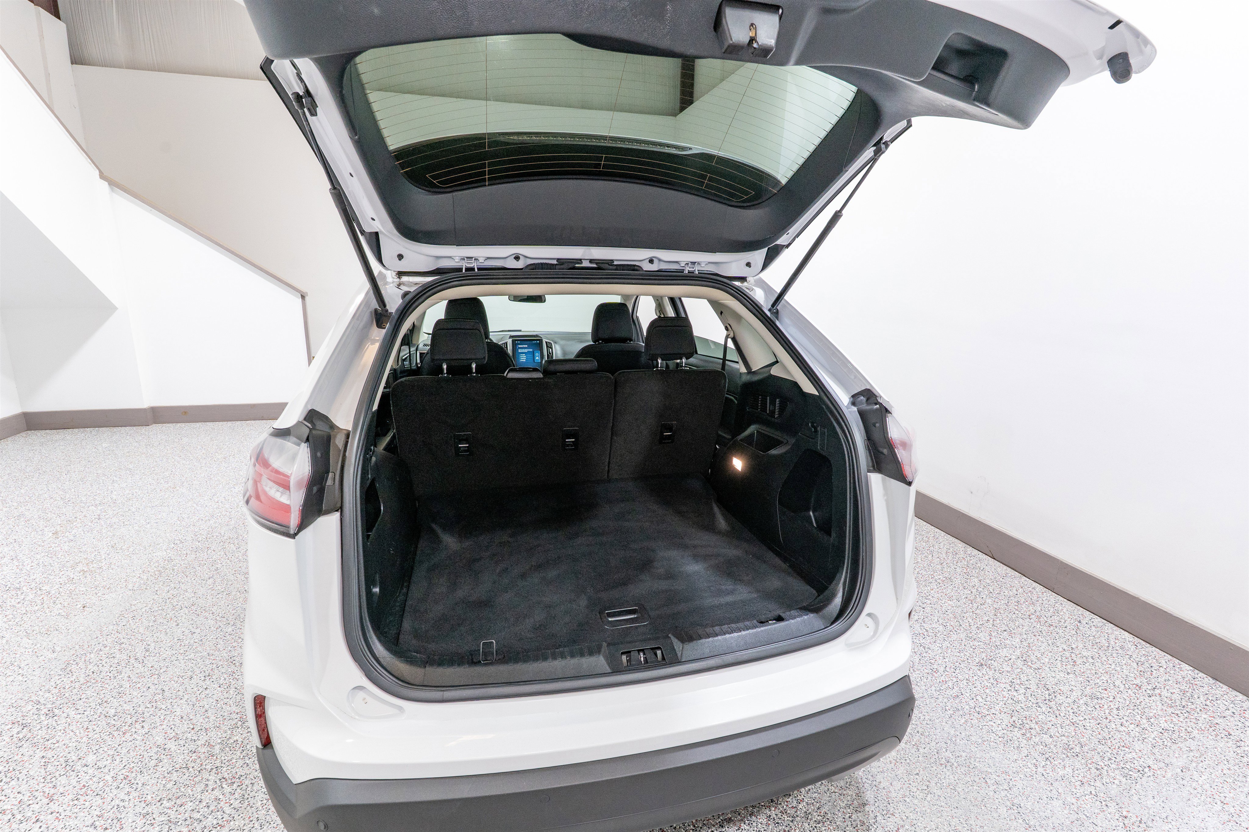 Used 2021 Ford Edge SE image 30
