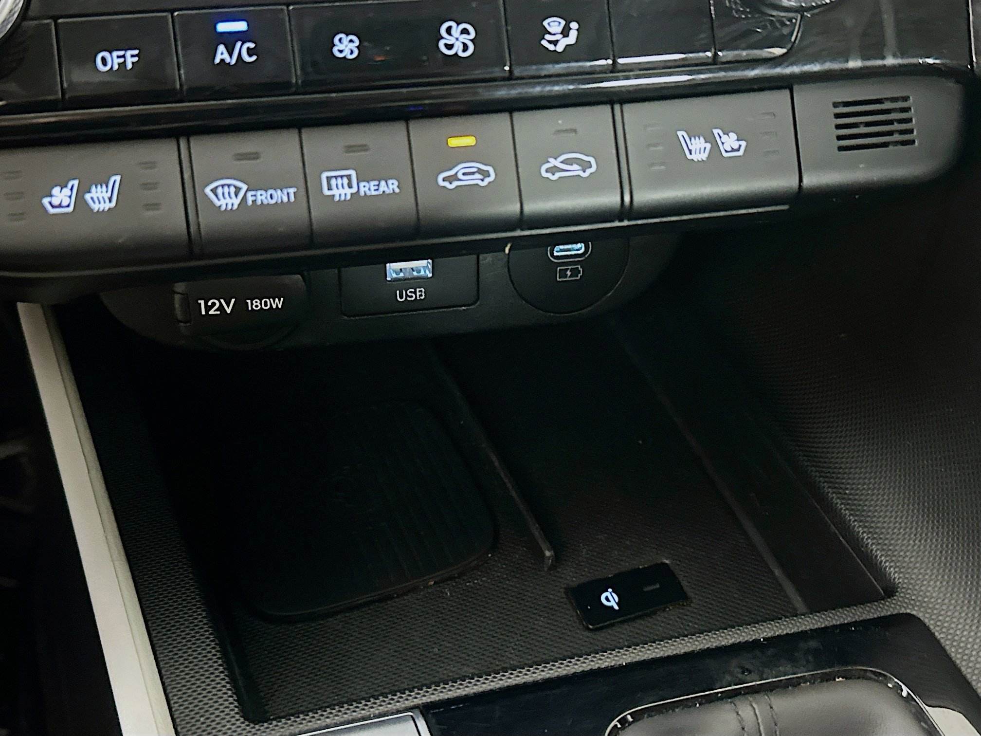 Used 2024 Hyundai Elantra Limited image 25