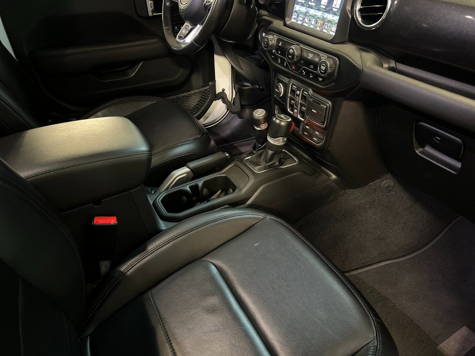 Used 2020 Jeep Wrangler Unlimited Sahara image 15