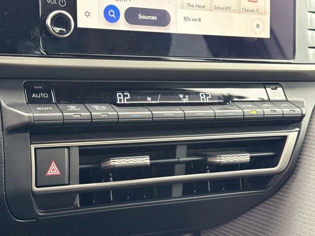 Used 2025 Toyota Camry SE image 21