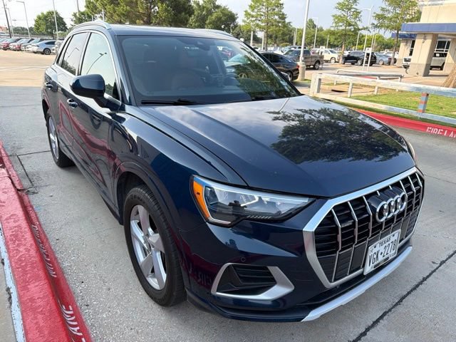 Used 2020 Audi Q3 2.0T Premium w/ Convenience Package AWD/4WD image 3