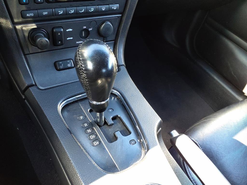 Used 2004 Ford Thunderbird Deluxe image 12