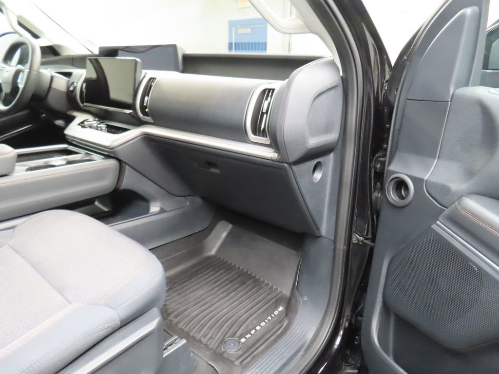 Used 2025 Ford Expedition Max Active image 37