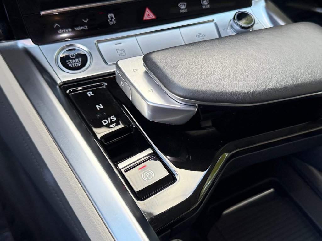 Used 2024 Audi Q8 e-tron Premium Plus w/ Premium Plus Package AWD/4WD image 19