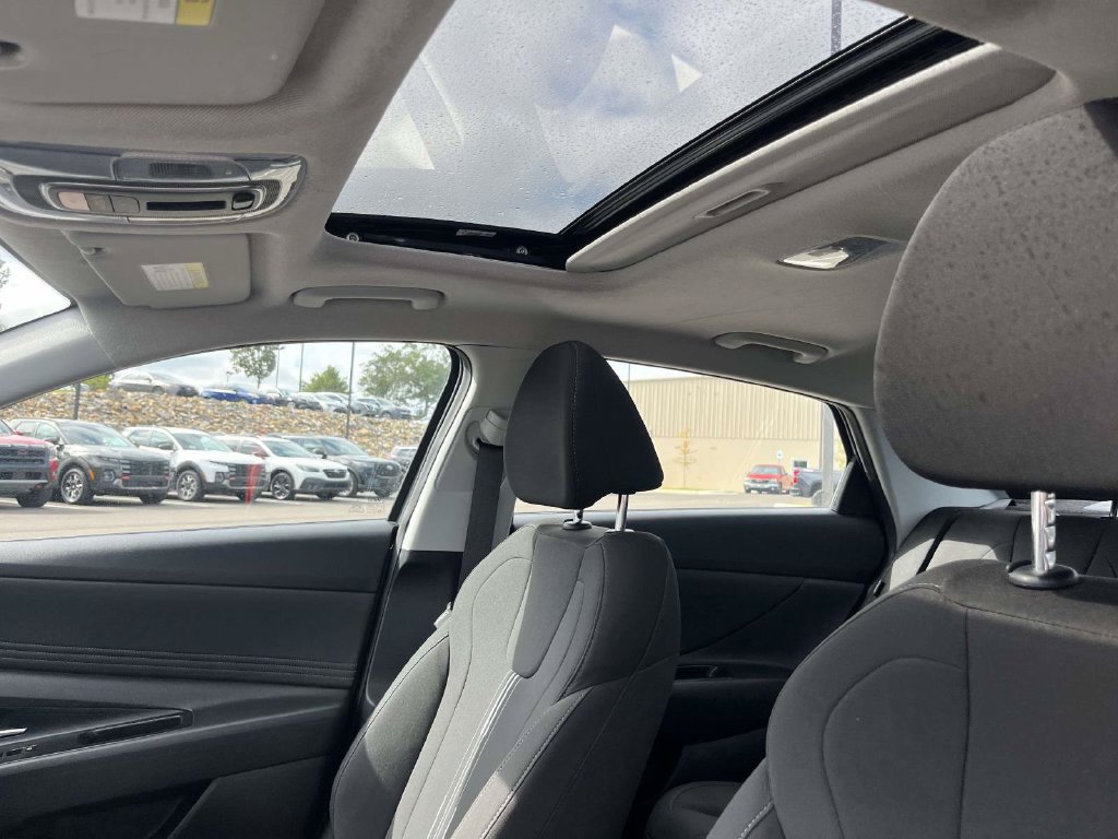 Certified 2025 Hyundai Elantra SEL FWD image 48