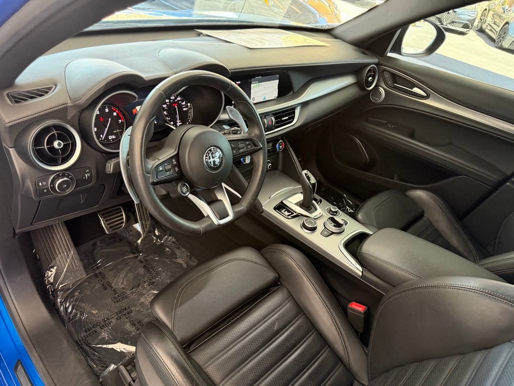 Used 2023 Alfa Romeo Stelvio Veloce AWD/4WD image 14