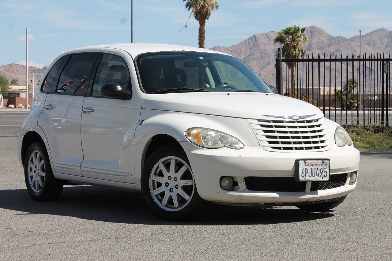 Used 2009 Chrysler PT Cruiser Touring FWD image 1