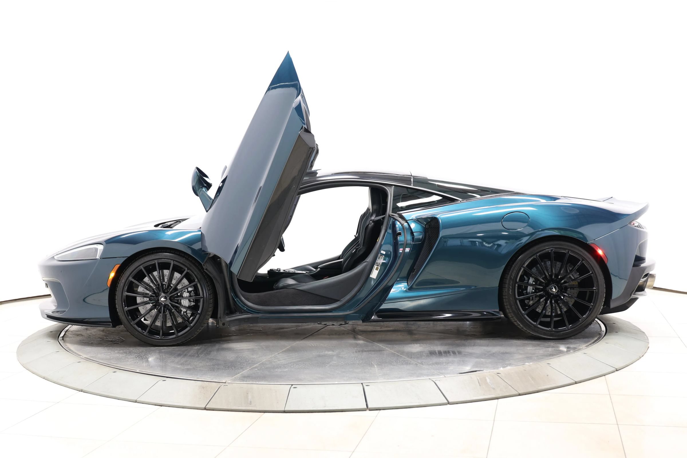 Used 2021 McLaren GT RWD image 11
