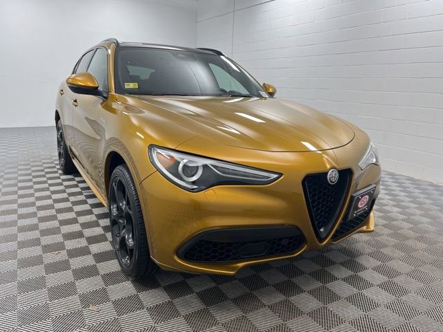 Used 2022 Alfa Romeo Stelvio Veloce AWD/4WD image 1