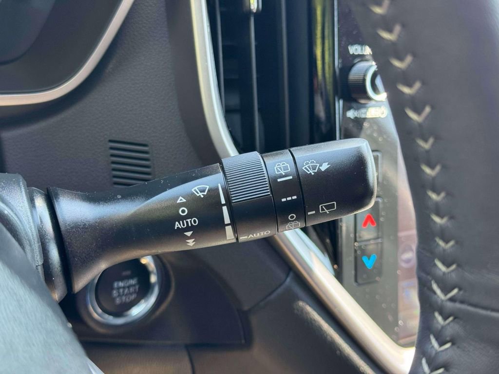 Used 2025 Subaru Ascent Touring AWD/4WD image 27