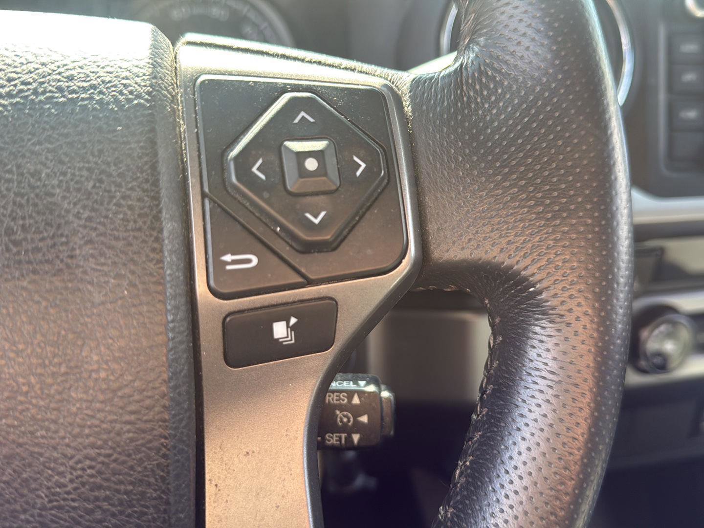 Used 2017 Toyota Tacoma SR5 w/ SR5 Appearance Package (SM) AWD/4WD image 13