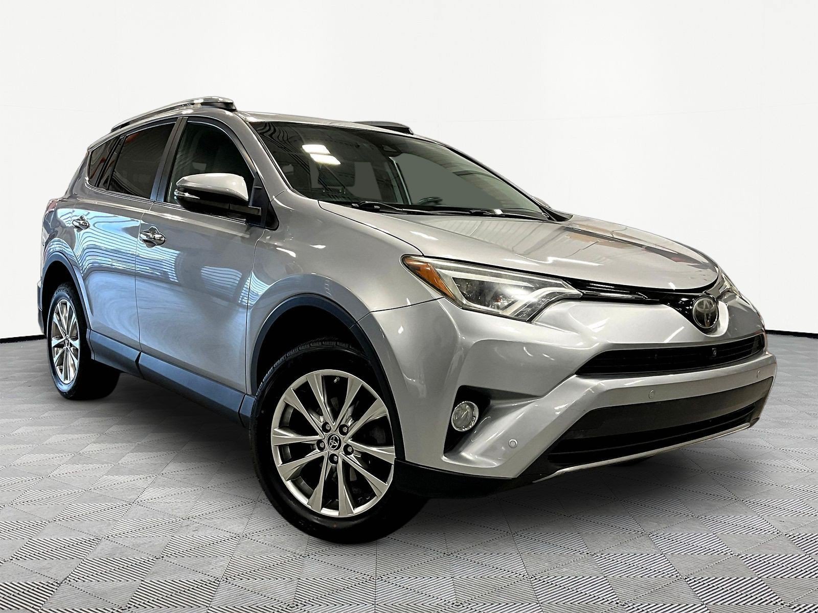 Used 2017 Toyota RAV4 Limited w/ Advanced Technology Package AWD/4WD image 3