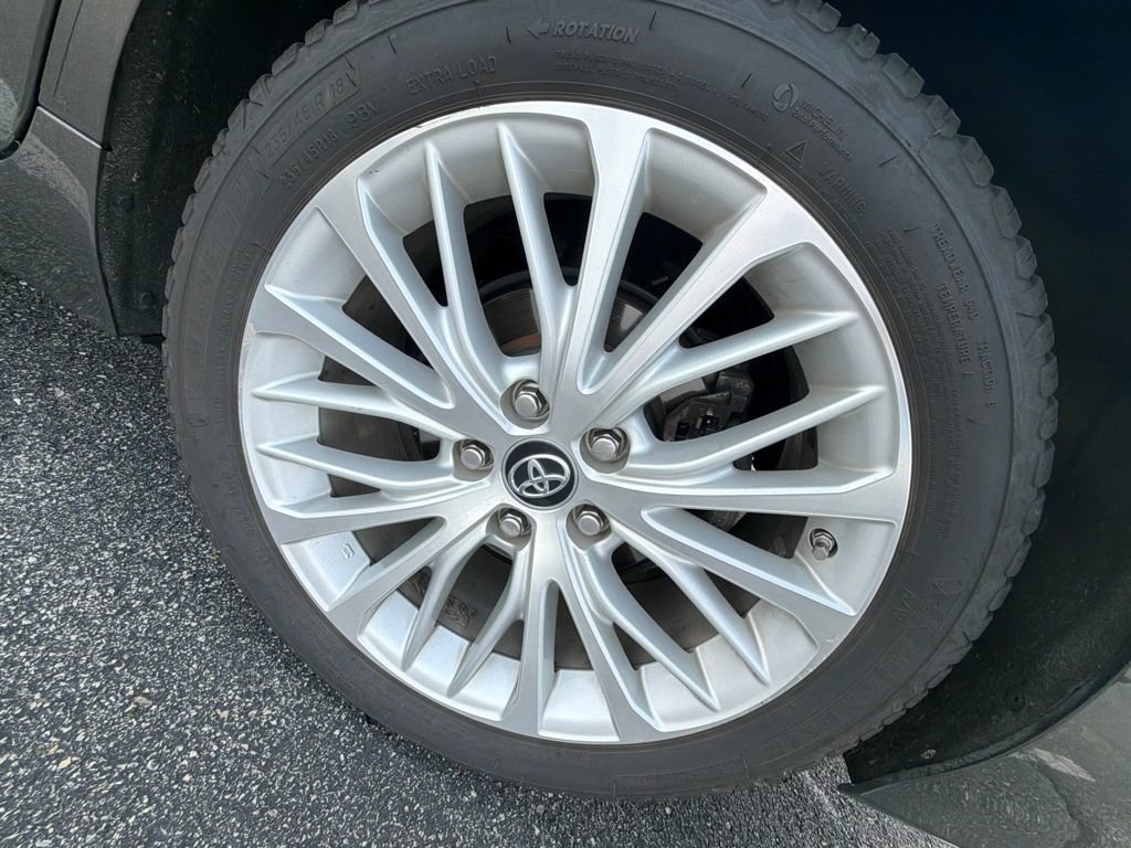 Used 2018 Toyota Camry XLE w/ Audio Package FWD image 10