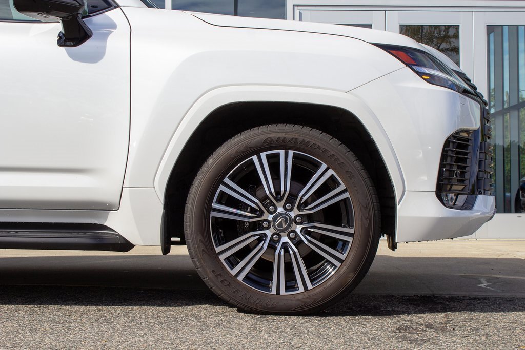 Used 2024 Lexus LX 600 4WD w/ Luxury Package image 5