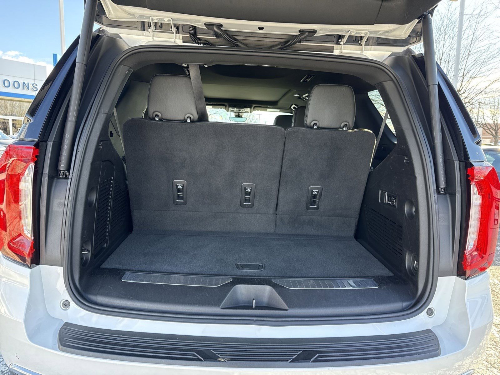 Used 2022 GMC Yukon Denali w/ Denali Premium Package image 24