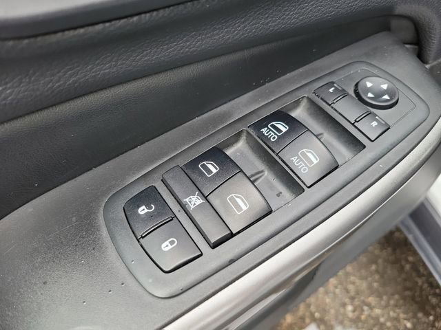 Used 2019 Jeep Cherokee Latitude Plus w/ Comfort/Convenience Group image 18