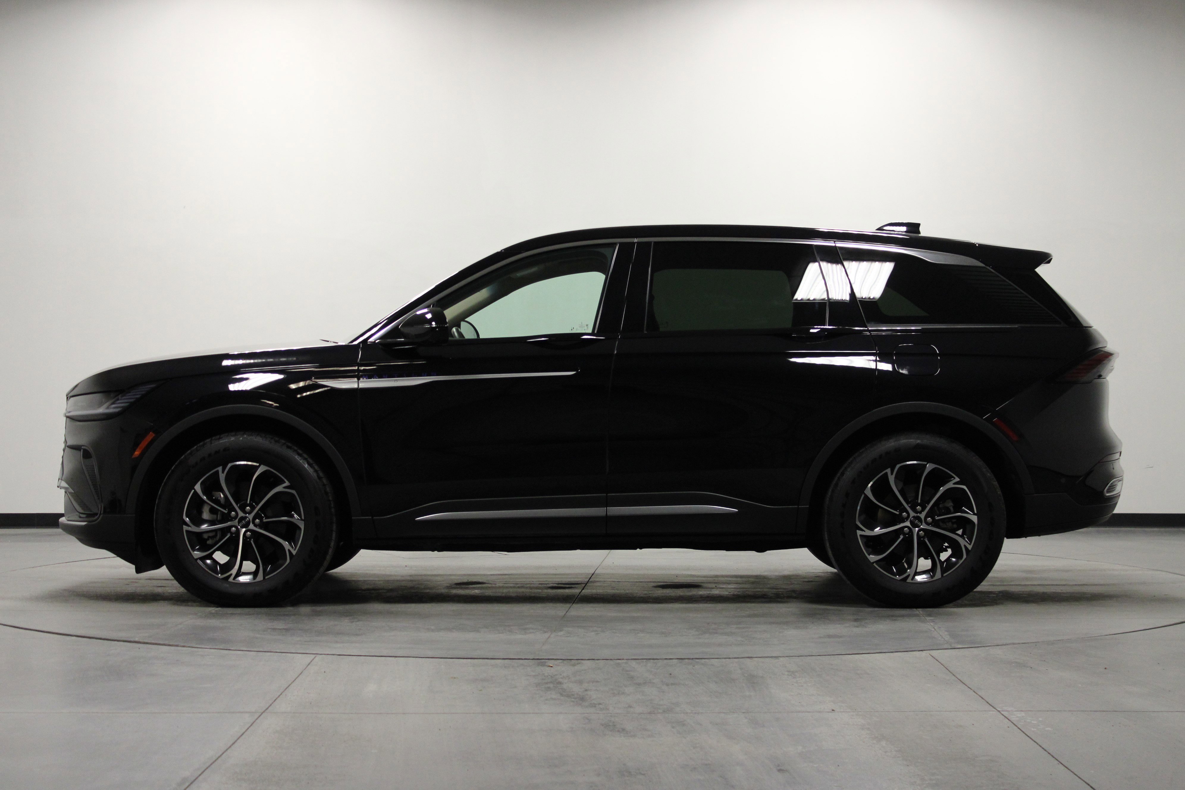 Used 2024 Lincoln Nautilus Premier image 7