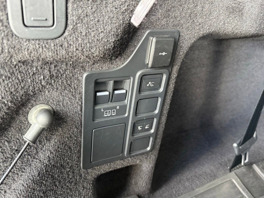 Used 2021 Land Rover Discovery S AWD/4WD image 34