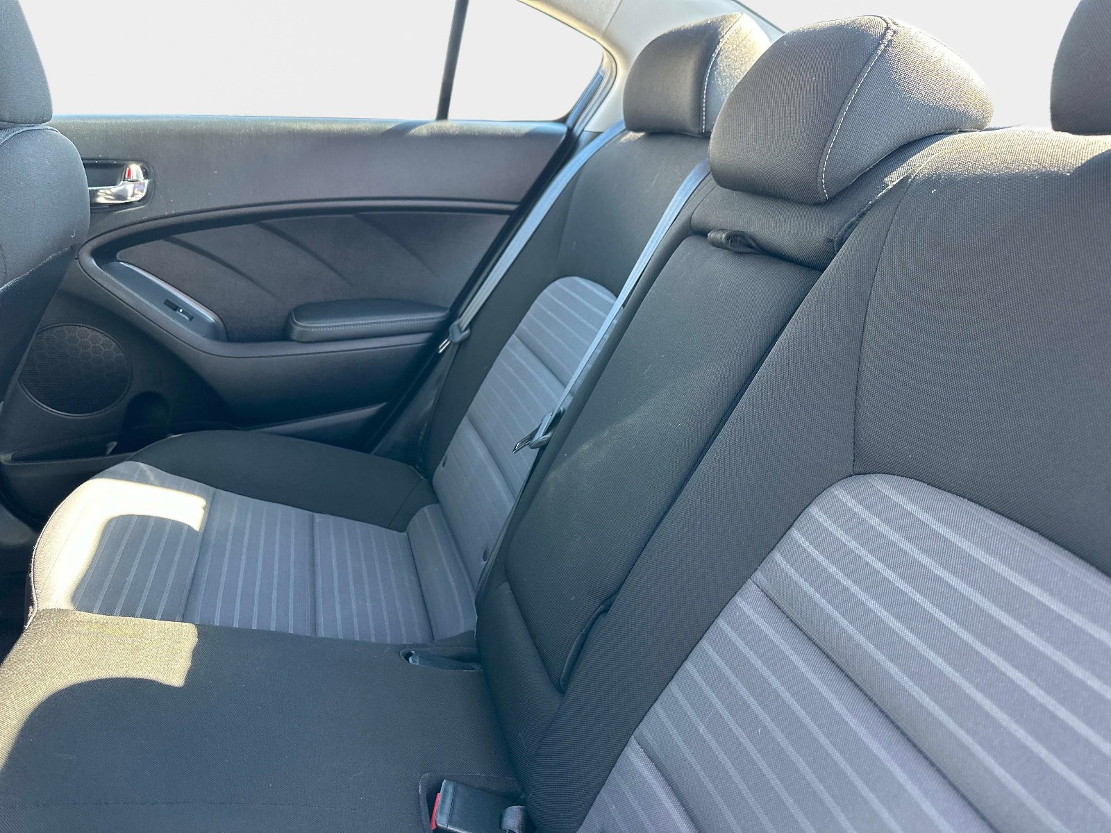 Used 2017 Kia Forte S w/ S Premium Package image 12